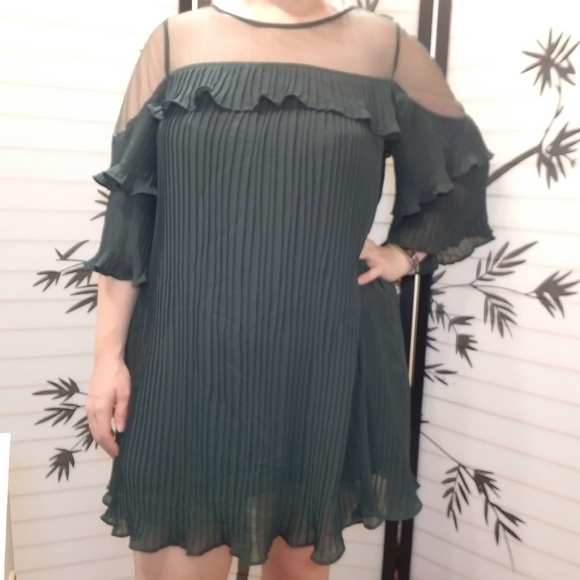 Romeo & Juliet Couture Flirty Dress - Picture 5 of 10